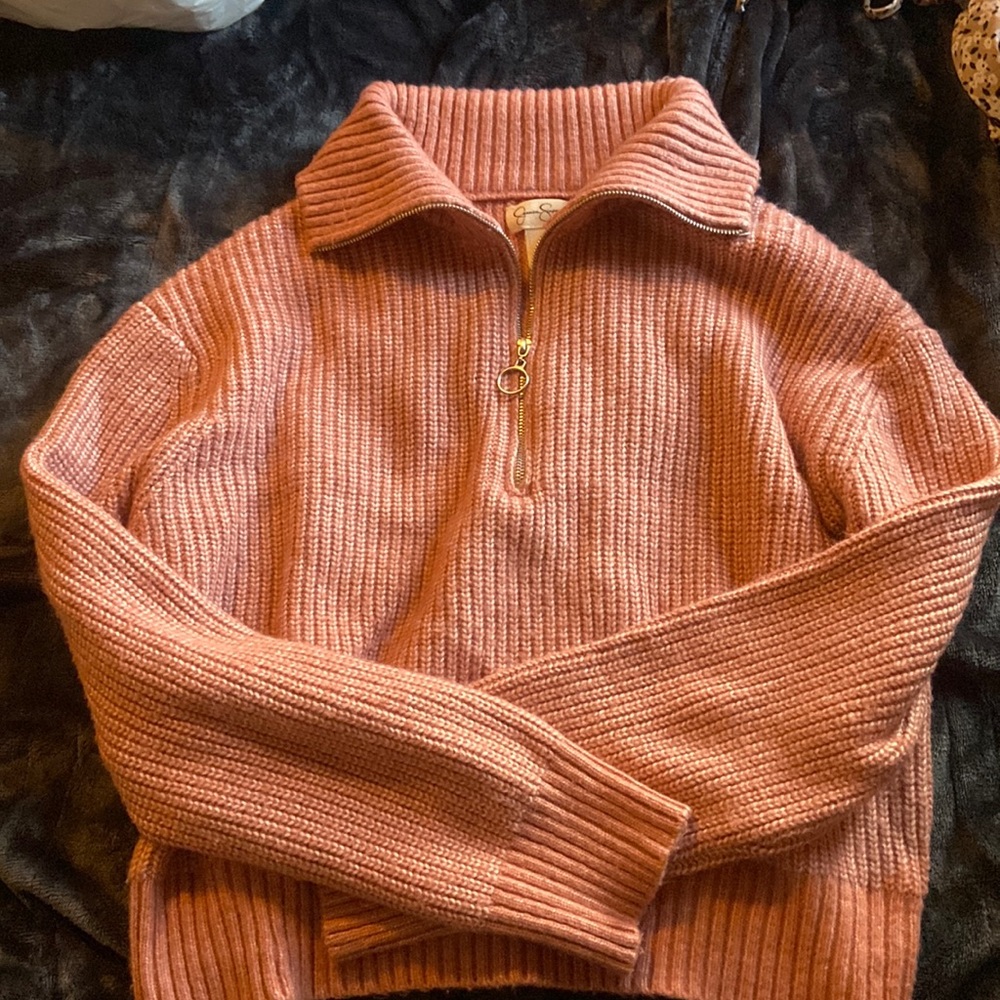 Jessica Simpson sweater